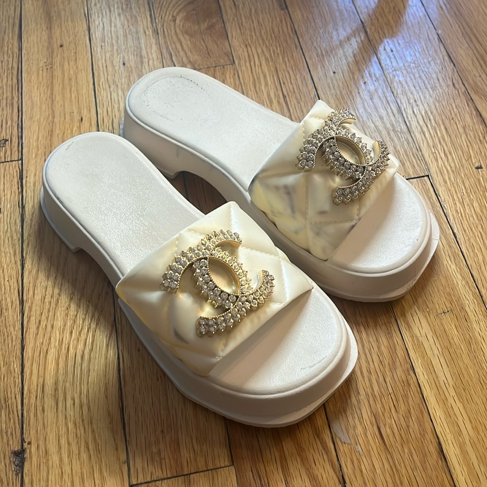 Fashion Slippers 😍❤️